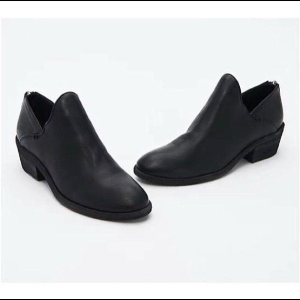 NWOT - Frye Leather Shooties - Carson Shootie Black